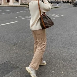 Monki Yoko Manchester byxor - De BÄSTA manchesterbrallorna som tyvärr inte passar längre! Köpte förra året och hann tyvärr inte använda de så mycket. 