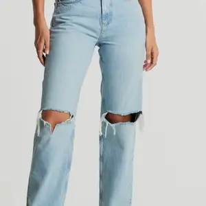Säljer dessa jättesnygga jeans då dom ej kommer till användning, bara använt en gång! Lägger ut igen pga oseriösa köpare! 