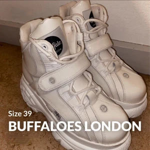 Buffaloes london - Använd Max 2 ggr men säljer just därför att de inte används just nu.