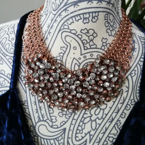 Ett exklusivt halsband  - Finns i Frölunda torg gbg 