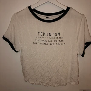 Feminism tröja - Tröja från H&M, använd en gång. 