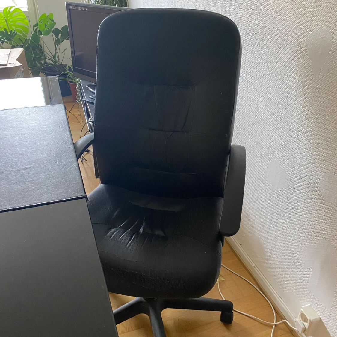 Glass table and chair - 91