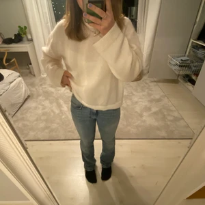 Nudie jeans - Jättesnygga jeans från nudie som tyvär är för små för mig. Supersnygg passform!! Storlek 31/32 men skulle säga att de är en liten 30 eller stor 29a.