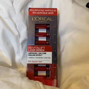 Revalift amoules - 7-dagars behandling som ger lyster och en jämnare hud ton! Det är 7 ampuller med 10% qlycolic acid som är tillverkade för att lena ut huden. Ordinarie pris 199kr