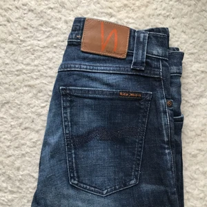 Nudie jeans  - Jeans från NUDIE. Kvalitetjeans med bra och skön passform. Strl 25/32. 