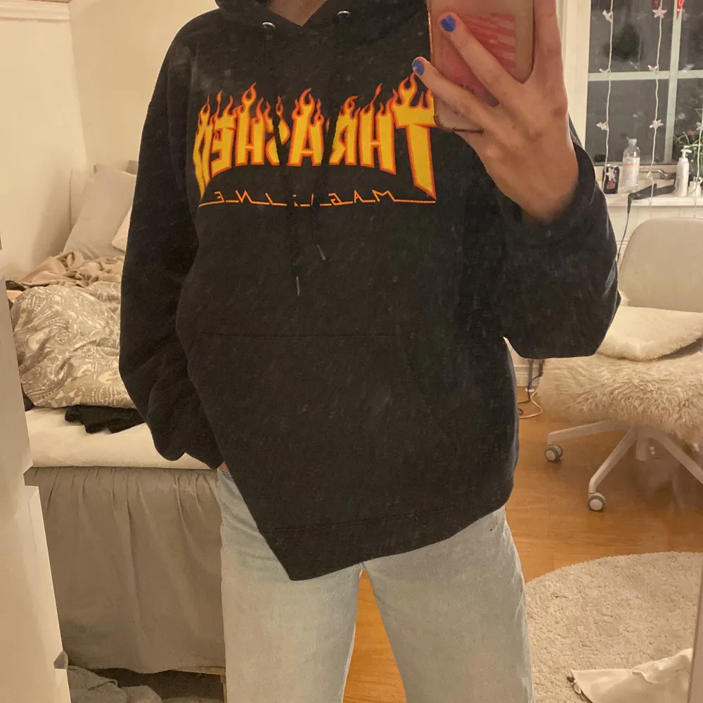 Säljer min fina thrasher hoodie dp den inte kommer mycket till användning. Nypris: 800kr ❤️. Hoodies.