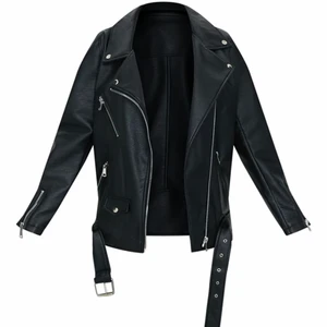 Skinnjacka  - Säljer min oversized skinnjacka för 450kr. Knappt använd och passar till allt. Hör av er om ni är intresserade 💕 