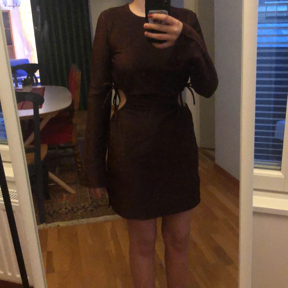 Brun klänning med slits - 90