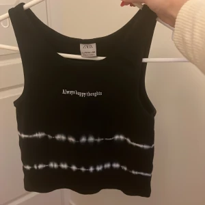 Svart topp - Topp från Zara, och är oanvänd💗