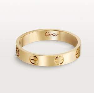 Säljer även min VINTAGE Cartier ring Storlek 6, för tjejer. Smalare varianten. Guld, med tillhörande ask. Inköpt för 8 tusen.