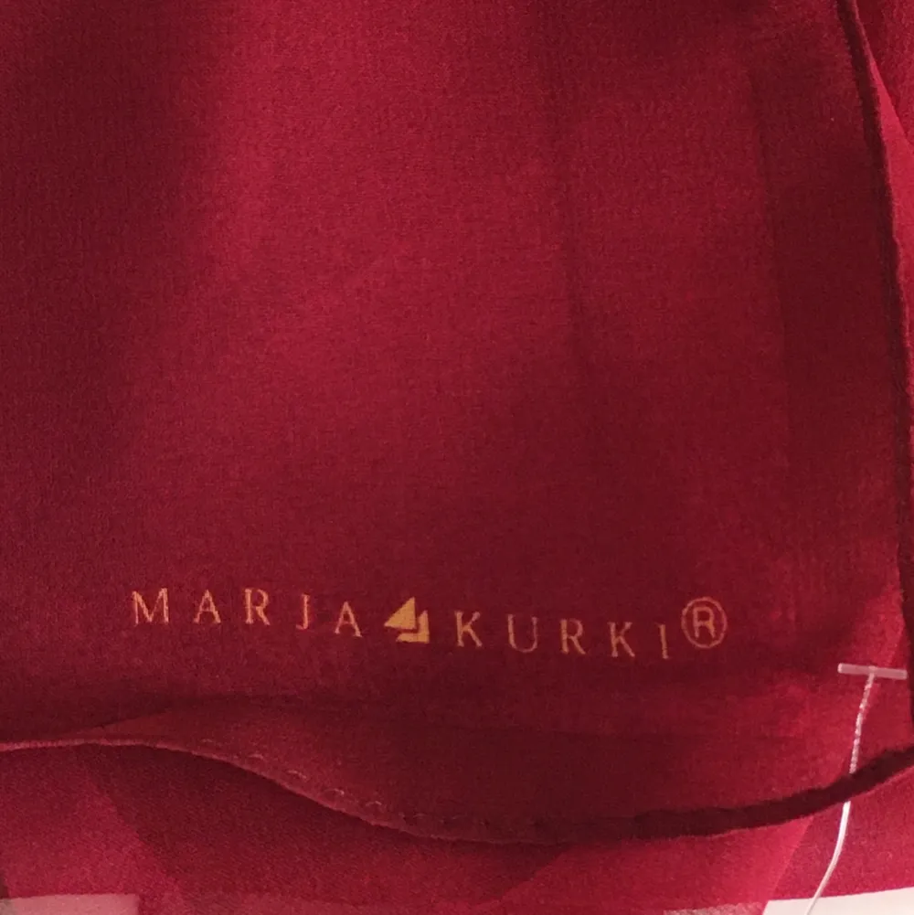 Marja Kurki scarf i 100% silk. Ny. Accessoarer.