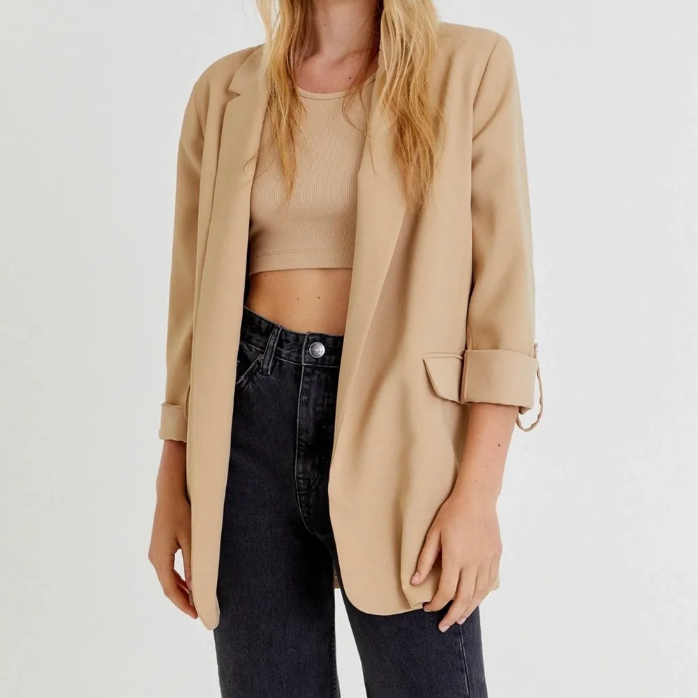 Säljer denna helt oanvända blazer från pull&bear då den inte riktigt passar. Strl S. Nypris 399.  . Jackor.