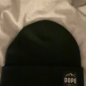 Mössa  - Mössa från märket DOPE köpt på Ridestore för 299kr