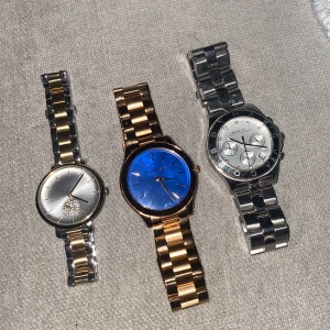 Superfina märkes klockor! - Från vänster på bilden: Fossil, Michael kors, Marc Jacobs. Jättefina, säljes då jag inte använder dem längre.
