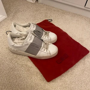 Valentino Open sneaker - Valentinoskor i storlek 37,5🤎 fint skick, dustbag medföljer