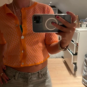 Tröja zara  - Säljer denna sjukt snygga topp från zara som endast är använd en gång! Så skön och passar både till sommar och höst❤️✌🏼 kan mötas upp i Stockholm eller frakta💕