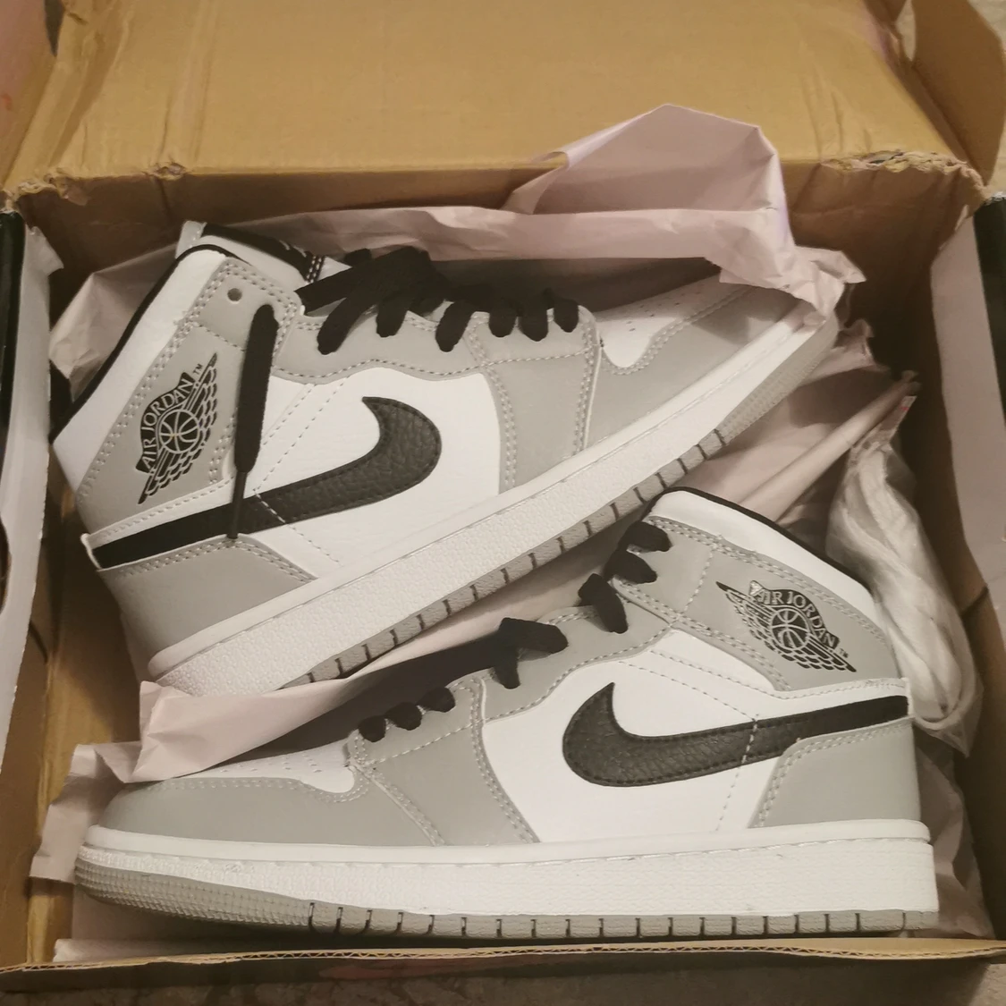 Jordan 1 mid Light smoke grey - 91