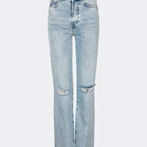 Säljer mina bikbok jeans som är använda en gång. Säljer för att jag inte använder de tillräckligt mycket. Storlek Xs och passar 165-170cm. 300 + 63 kr frakt.