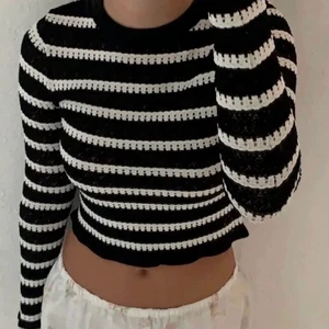 Randig zara tröja  - Säljer min randiga zara tröja då den nästan aldrig kommer till användning längre, sitter jätte fint på och är i bra skick