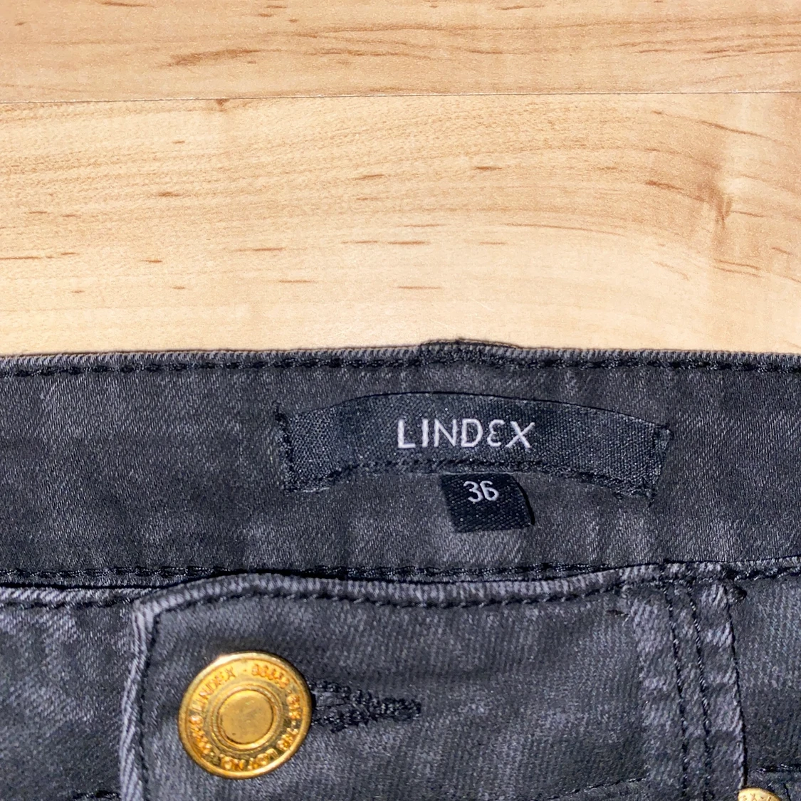 Svarta tajta jeans med slits! - 90