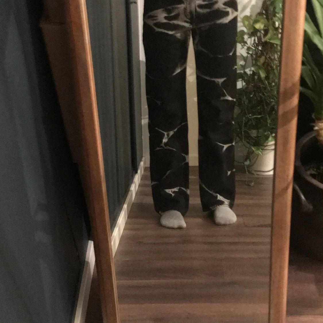 Jeans, svarta med vit gråa detaljer