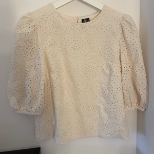 Blus från Veromoda - Jättesöt blus från Veromoda💓