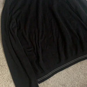 Hugo boss tröja  - Säljer min tröja för att den är för liten för mig. Den är nästan aldrig använd för att den är för liten. Pris kan diskuteras