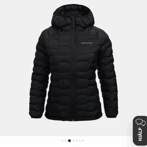 Peak performance jacka - Säljer min dunjacka ifrån Peak Performance som köptes förra hösten och sparsamt använd! nypris var 2399kr och jag säljer för 900kr ❤️ kan även skicka egan bilder