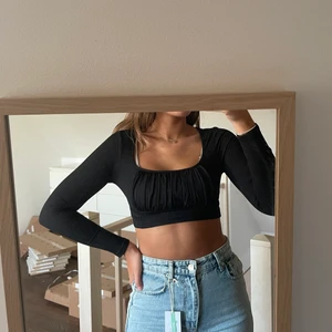 Topp från Shein  - Topp från shein i nyskick, har endast använt den 1 gång. Kan mötas upp💖💖