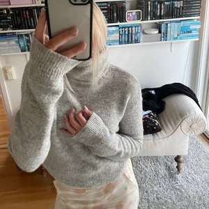 Tröja  - Perfekt stickad tröja från hm med polo 🤎🤎🧖🏼‍♀️🧖🏼‍♀️