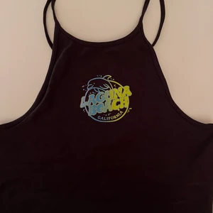 Linne - Linne från H&M, använd 1 gång. Köpt nyligen. Knytning runt nacke. 