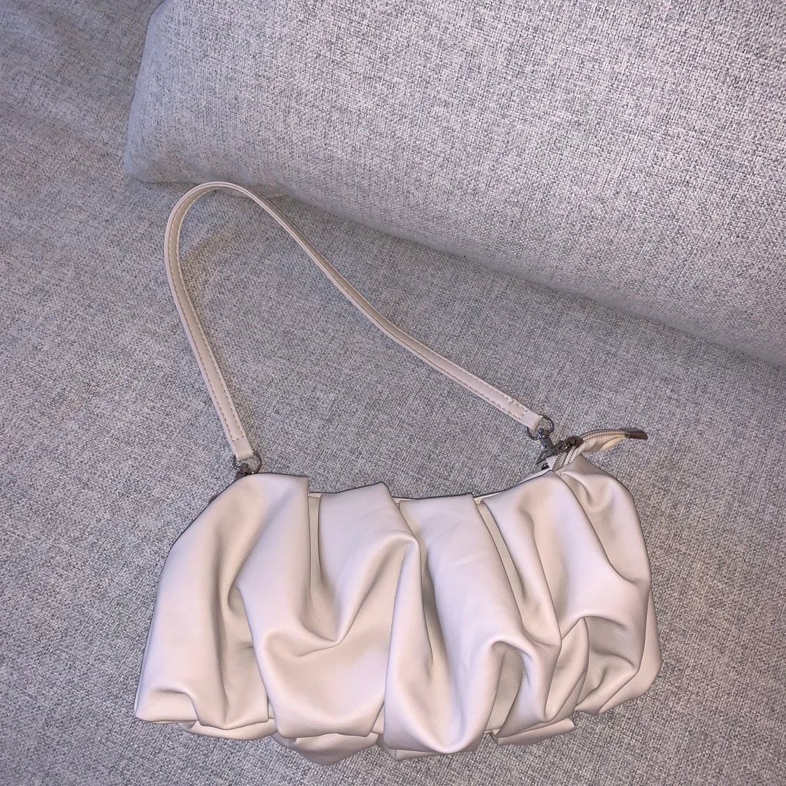 Vit/grå väska  - 90