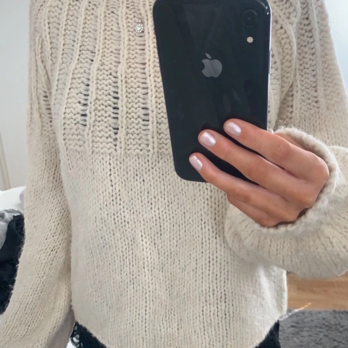 Stickad tröja med balong ärmar