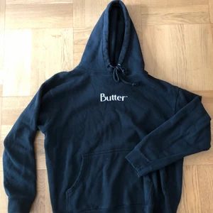 Butter goods svart hoodie medium  - Hoodie jag använt lite här å där men bra skick fortfarande. 