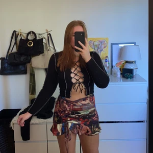 Unika mönstrad kjol  - Sjukt snygg kjol med mäster av änglar på, jätte fin och bekväm med stretchiga material. 