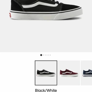 Vans J Ward - Helt nya Vans i storlek 34 med innermått ca 21cm. Använda vid 3 tillfällen.  Skorna säljes då de var för små för min son. Inköpta på Stadium för 499kr                                                Tar endast swish!