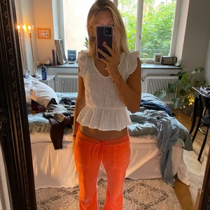 Söt vit topp ifrån stradivarius - As fin tröja från stradivarius i storlek s