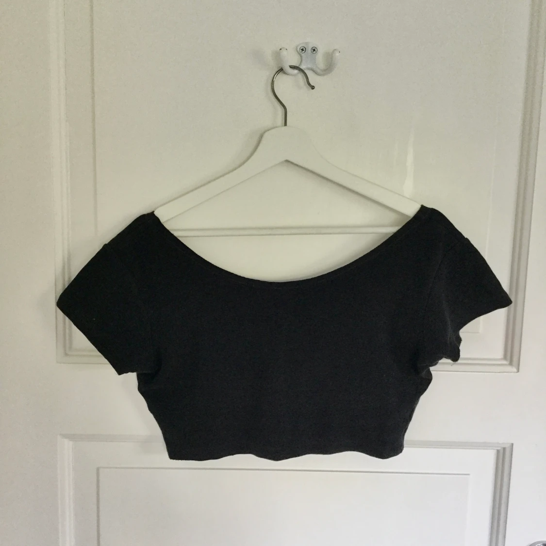 Kort svart t-shirt - 91