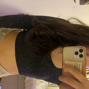 Zara nyårstopp - En jätte fin nyårs topp ifrån zara som är använd en gång, jätte stretchig tröja med fint glitter