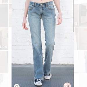 Jag säljer ett par helt oanvända brandymelville jeans med prislapp kvar. Säljer då de inte passade mig. Hör av dig om du vill ha egna bilder✨