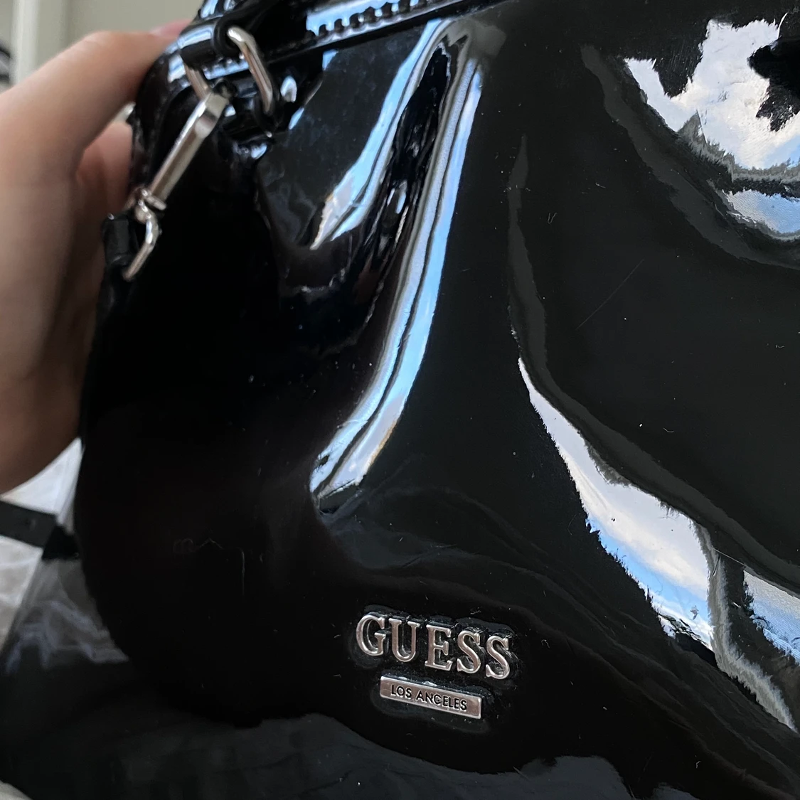 GUESS VÄSKA - 90