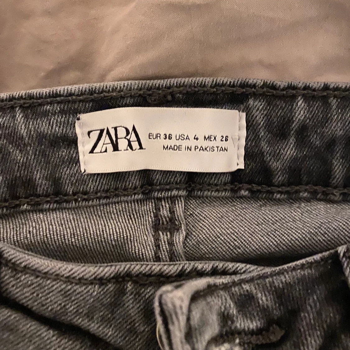 Jeans med slits från Zara - 91