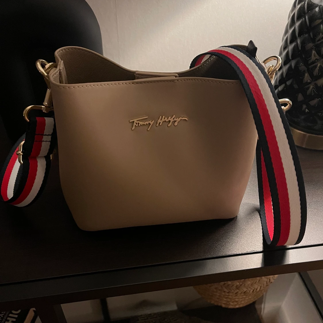 Tommy Hilfiger väska