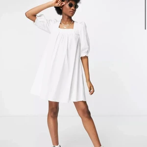 Klänning/studentklänning - Säljer min helt oandvända klänning från asos! Köpte klänningen i somras och glömde sedan att lämna tillbaka! Skriv gärna privat eller i kommentarerna om du är intresserad. 🤩🤩🤩 (köpare betalar frakt) om fler är intresserade så blir det budgivning 