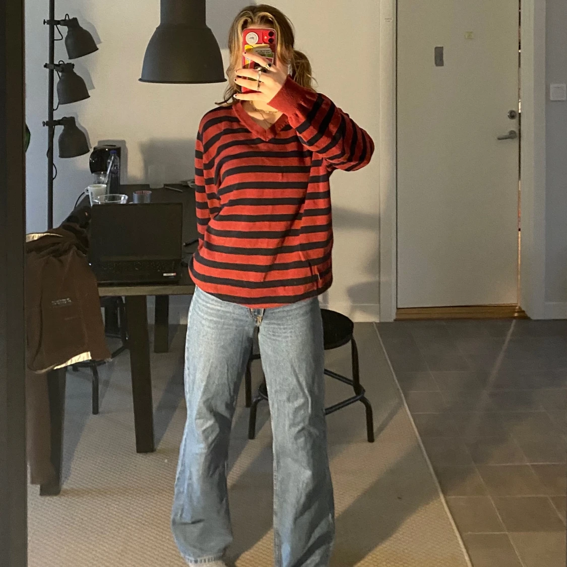 Randig röd stickad tröja 