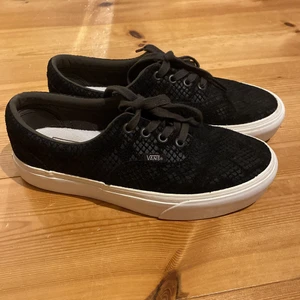 Vans - Använt fåtal gånger. Köpta för 700kr