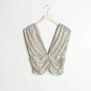 Glitter fest topp 🌨 - Gina tricot andvänd en gång den är storlek L mer som en M 🥶skriv om ni har några funderingar 