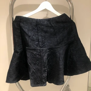 Oanvänd trendig kjol - Snygg och helt oanvänd kjol då den inte passade 