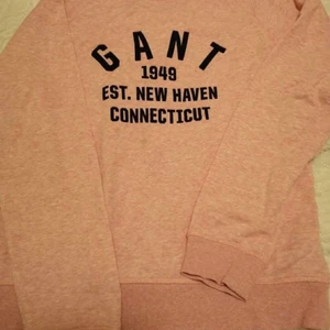 Gant sweatshirt - Tröja från Gant i storlek 176 (S) tror den skulle passa M också!💫Köpt för 900 säljer för 130kr pris kan diskuteras! Köparen står för frakt!