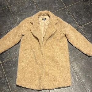 Only - Hej🤎 säljer denna fina kappan. Den är ifrån only och använd 2 ggr. Strl S. Säljer den för 150 ❣️❣️